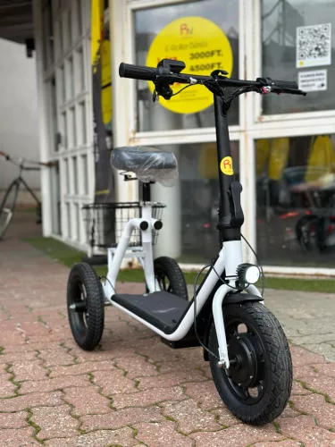 Háromkerekű elektromos roller