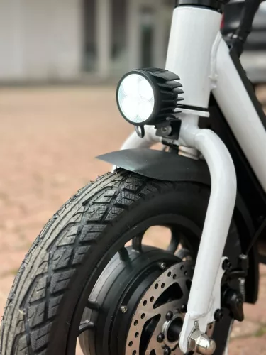 Háromkerekű elektromos roller