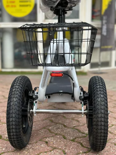 Háromkerekű elektromos roller