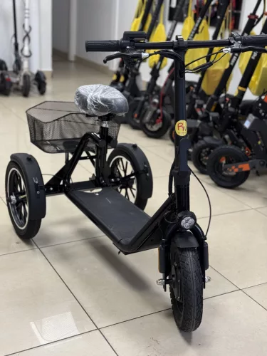 Háromkerekű elektromos roller
